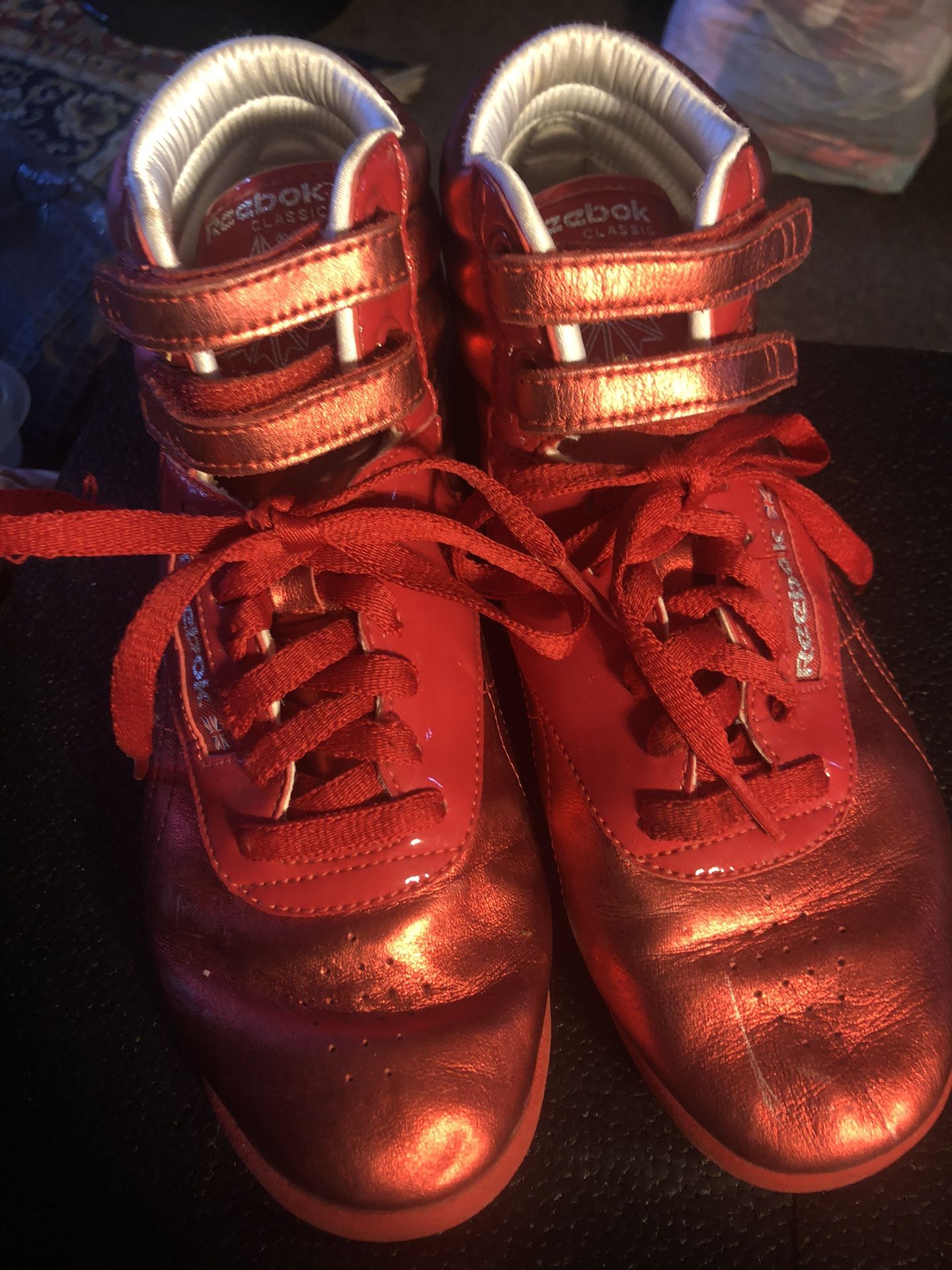 REEBOK Classics RED Midtops. Size 8 M