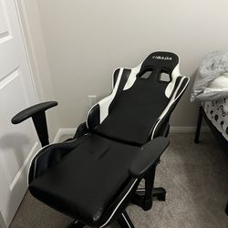 Black And White Gaming Chair 