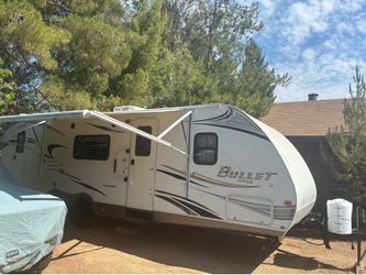 2011 Keystone bullet 28ft xlt big slide