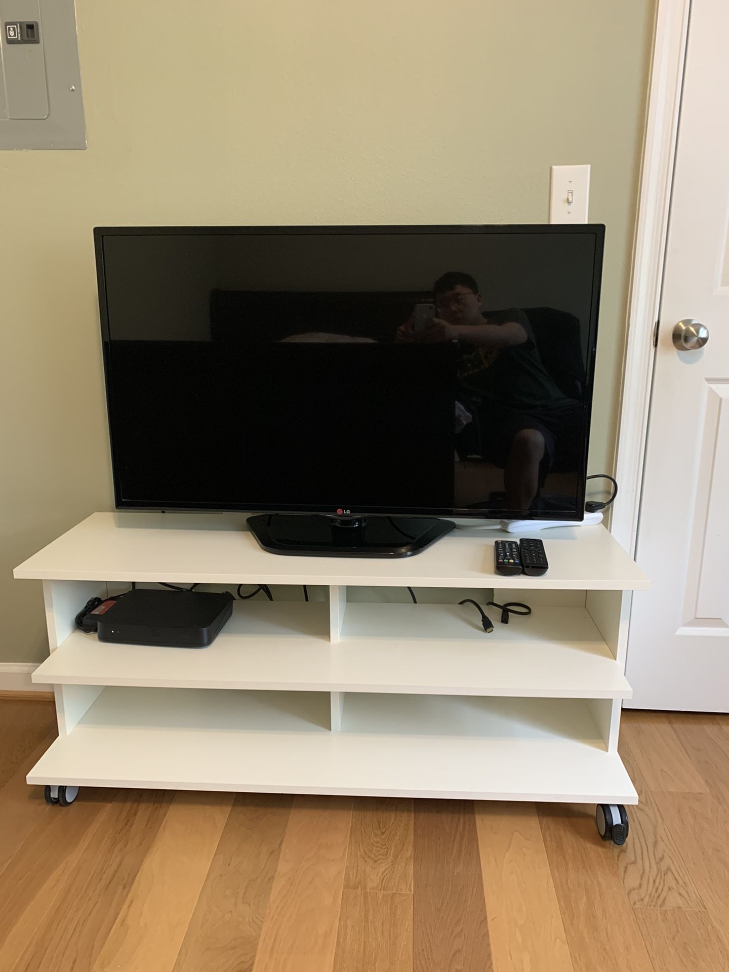 LG 42 inch LED HDTV with stand