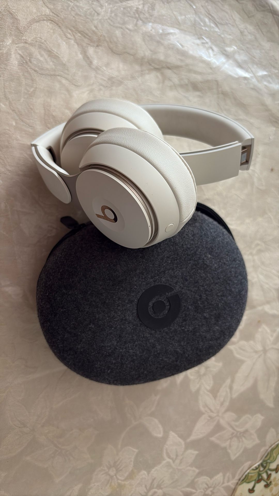 Beats Solo Pro