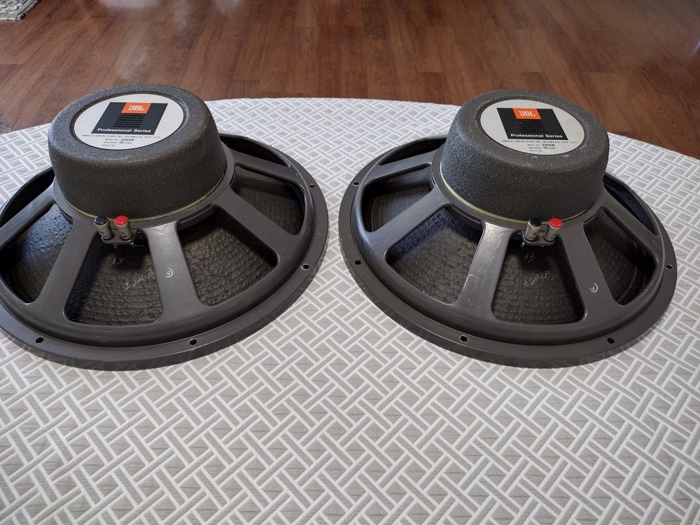 JBL 2205 speakers Professional Series