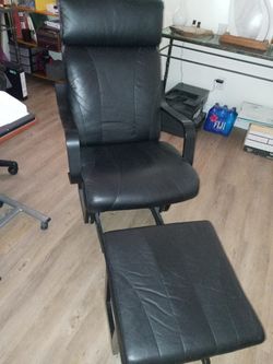 BLACK LEATHER RECLINER