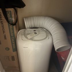Portable Air Conditioner With A Hose . 