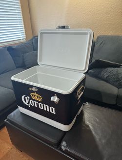 New Corona Coleman ice chest cooler