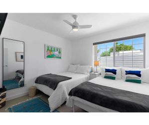 2 full size beds with frames