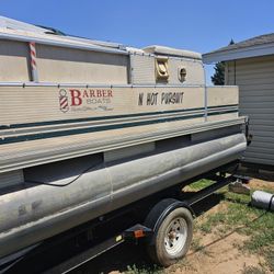 24 Ft Pontoon Boat W/115 HP Johnson Outoboard