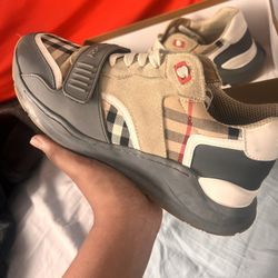 Burberry Shoes 👟 