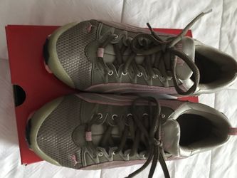 Puma women sneaker size 8M