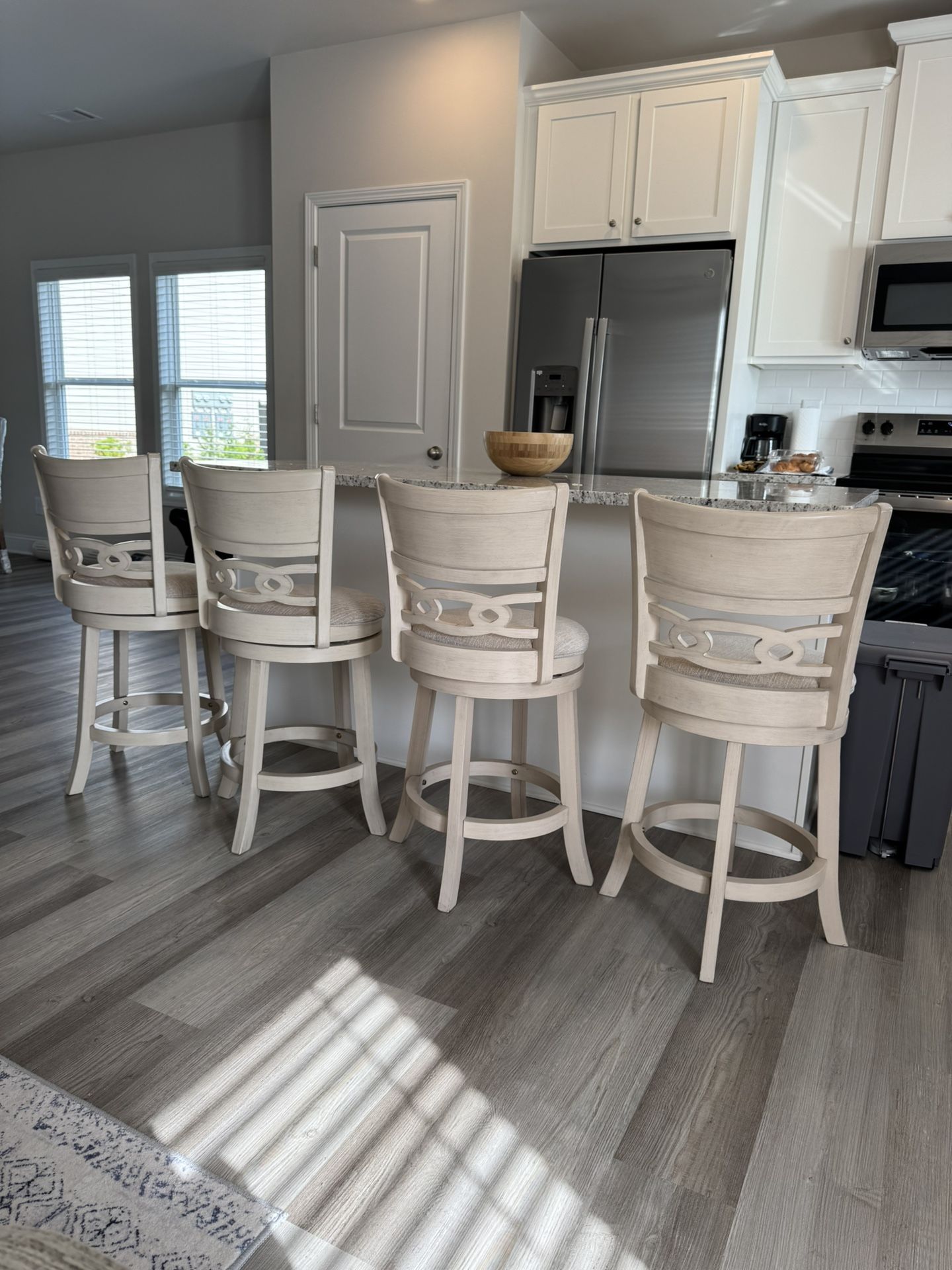 24” COUNTER SWIVEL STOOL