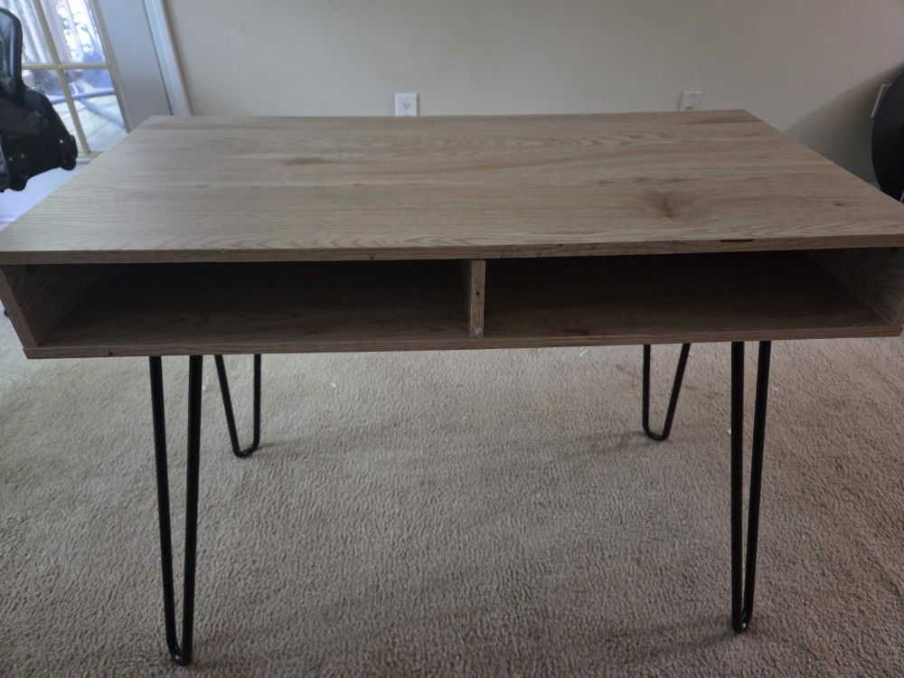 Desk/ Escritorio