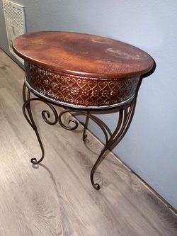 traditional accent table