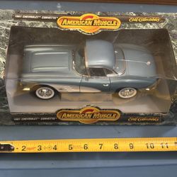 1:18 ERTL AMERICAN MUSCLE - 1961 CHEVROLET CORVETTE [LIGHT BLUE]