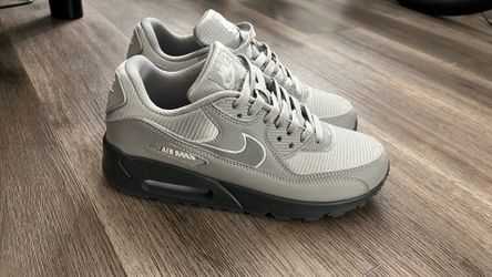 New shoes Nike air max grey size 8