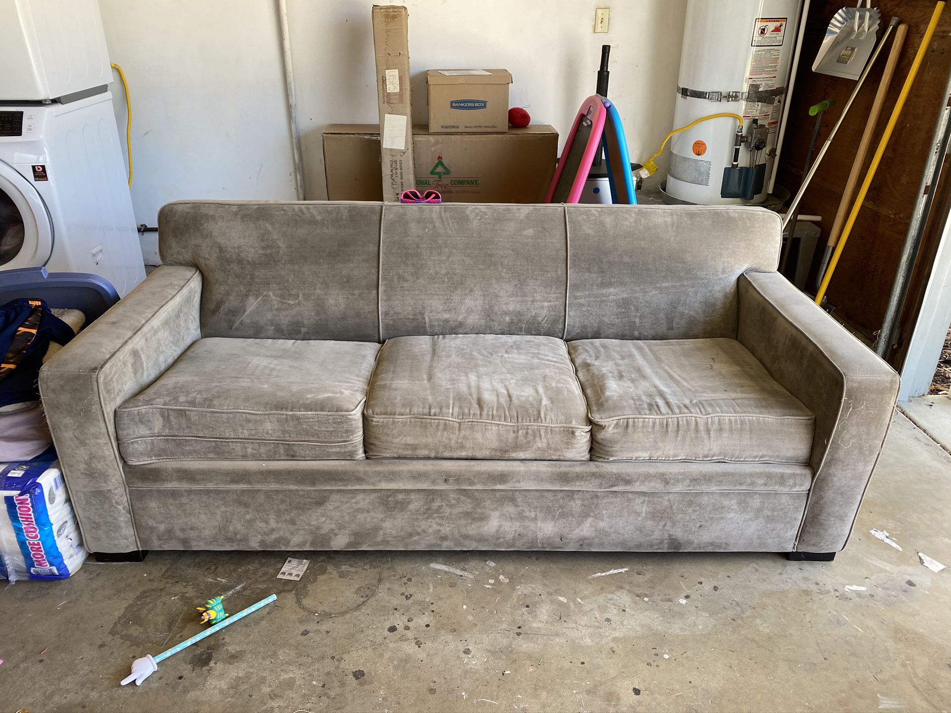 Free Pull out couch with mattress