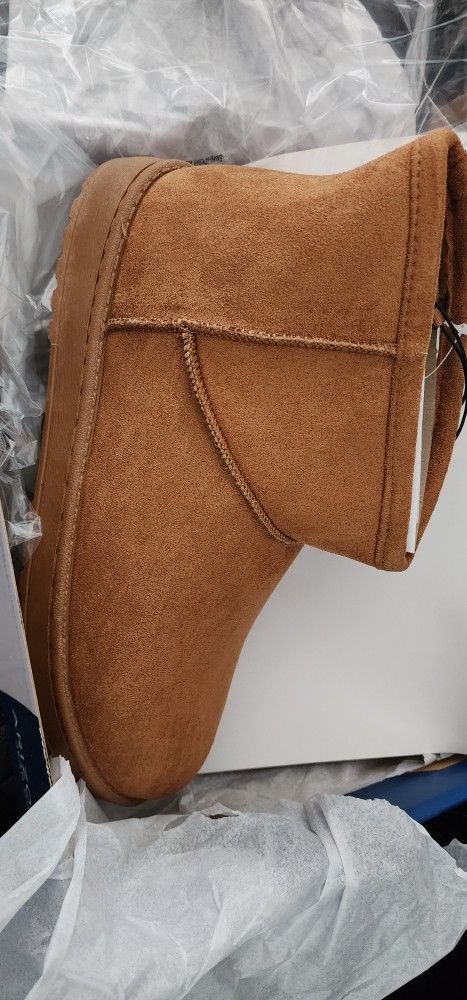 Women's Winter Boots Size 10M  New