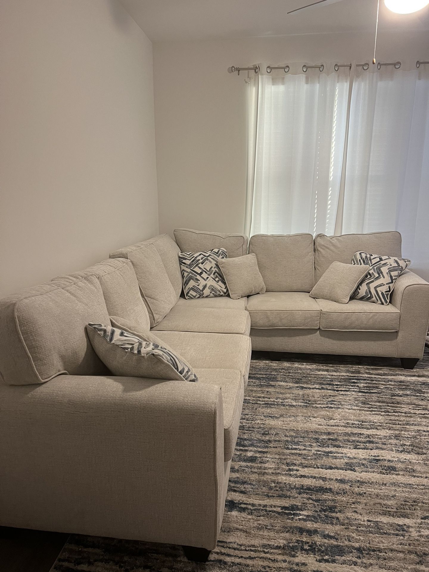 SECTIONAL COUCH