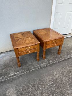 Cute pair of 1 drawer nightstands end/side table