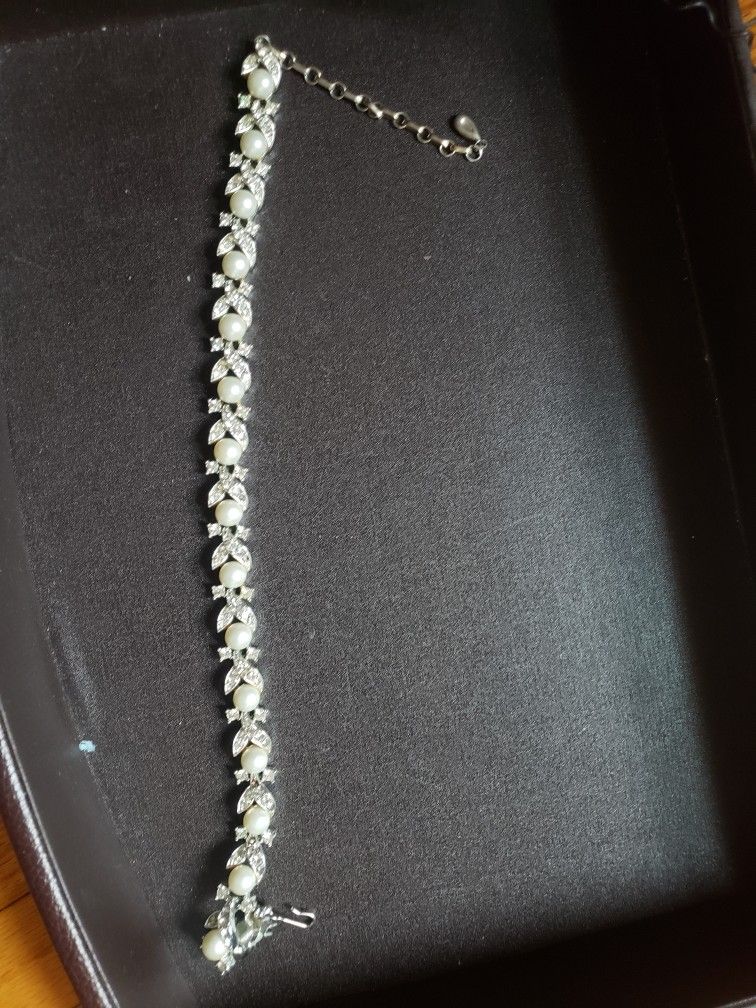 pearl with cirzona styones