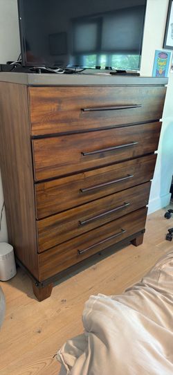 Raymour & Flanigan Dresser