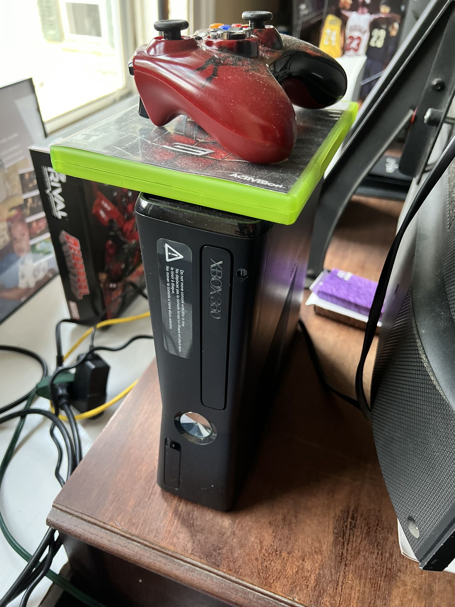 Xbox 360 Slim With Gears Of War Controller Includes Spider-Man 3 For Xbox 360 Game In Case 