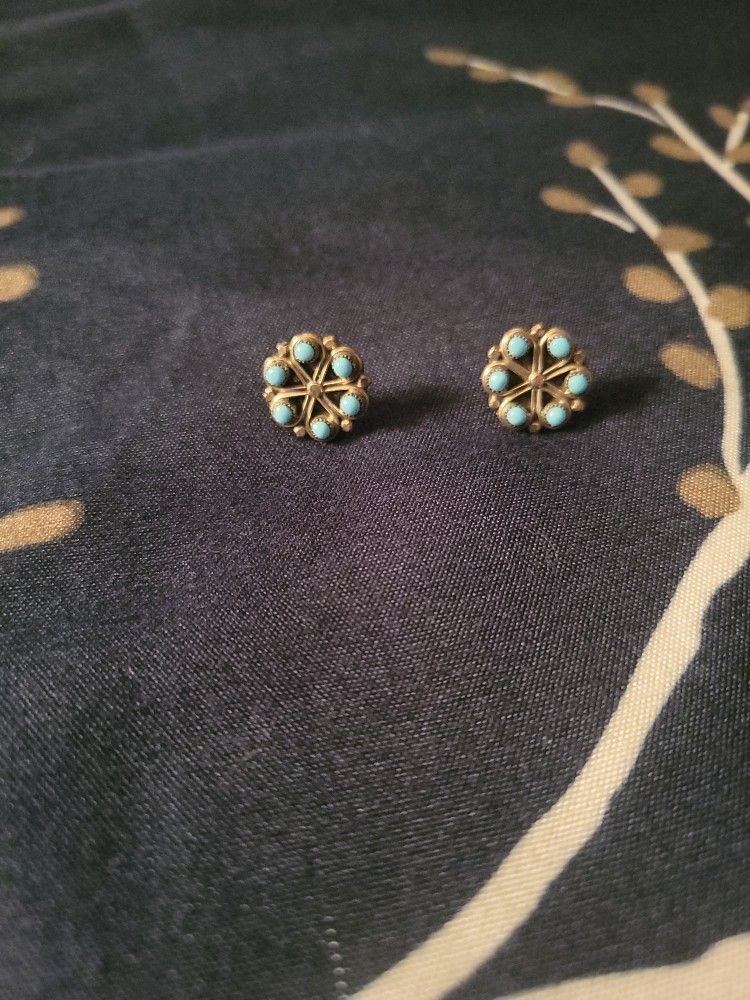 Genuine VTG Zuni Hand Made Turquoise Earrings