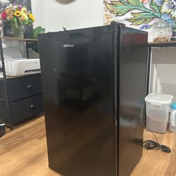 Brand New Stainless Steel Two Door Compact Refrigerator With Freezer 3.2 Cu  Ft Still In Box for Sale in Midlothian, VA - OfferUp