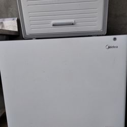 Midea 7 cu. ft. Convertible Chest Freezer MRC07M6AWW A little wear & tear but Works great!   $150.00 or best offer 