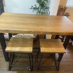 Like New Dining Table With 4 Stools