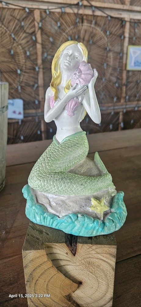 Mermaid Statue 6"