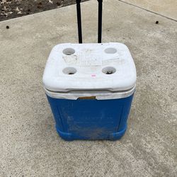 Igloo Ice Cube Rolling Cooler Ice Chest