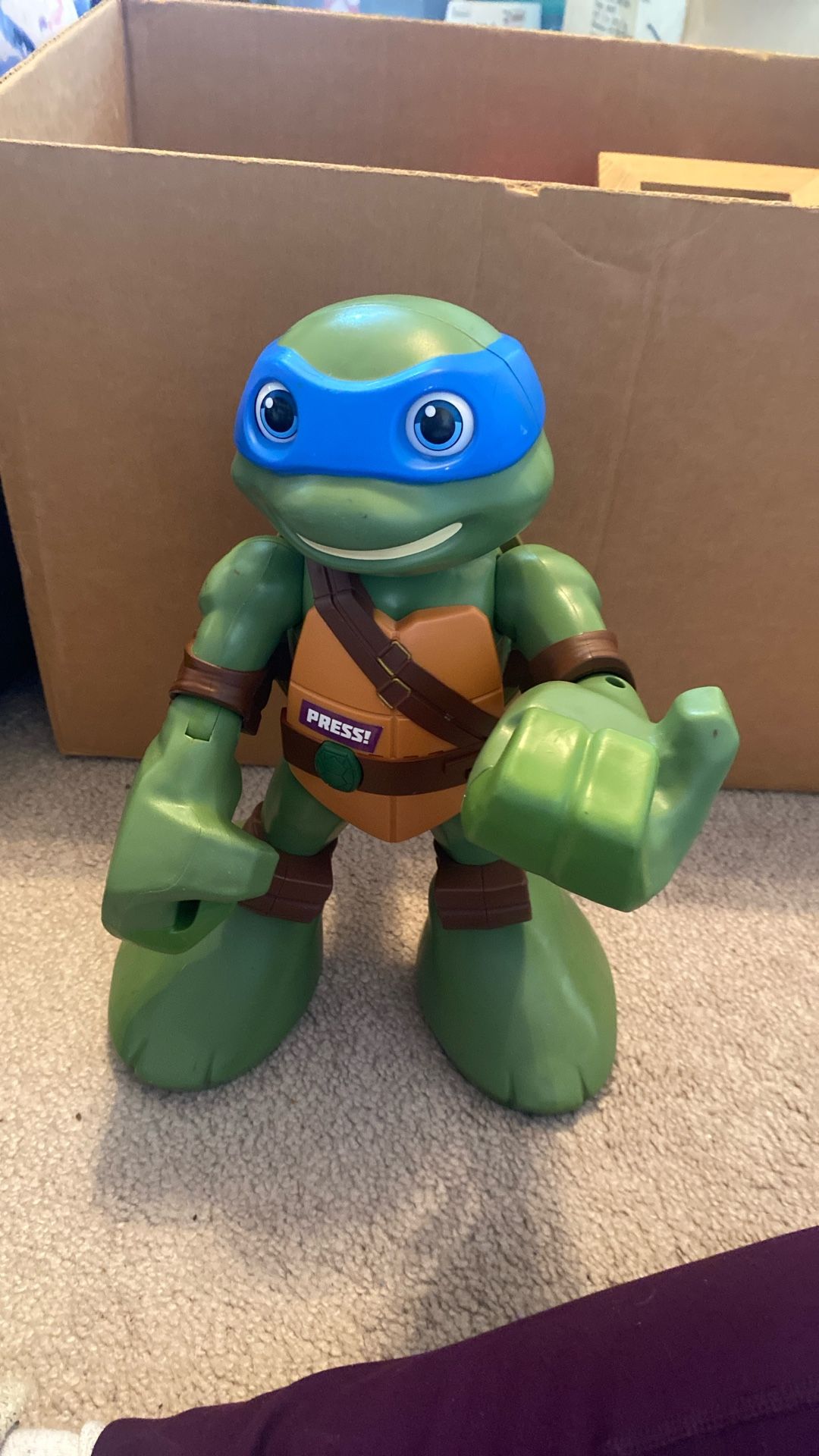 Giant Leonardo Teenage Mutant Ninja Turtle