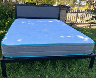 Beutiful full size bed with good mattress