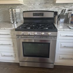 Jenn Air Gas Stove / Range