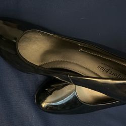 Patent round toe dress heel