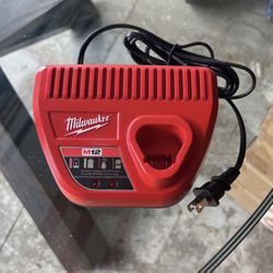 M12 Charger