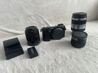 Sony Alpha NEX-7 Mirrorless Camera Sony / SEL1855 18-55mm / SONY 35mm F1.8 SEL35F18 / Sony SEL18200 18-200mm w/ Charger & 2 Batteries 