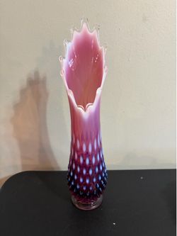 VINTAGE 13” FENTON PLUM HOBNAIL OPALESCENT ART GLASS FLOWER SWUNG VASE MINT.