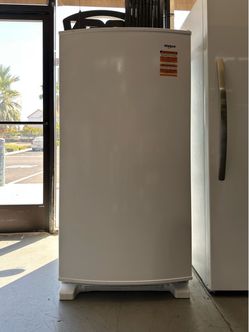 Whirlpool 15.7 cu. ft. Frost-free Upright Freezer in White
