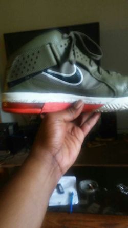 Lebron soldier v size 12