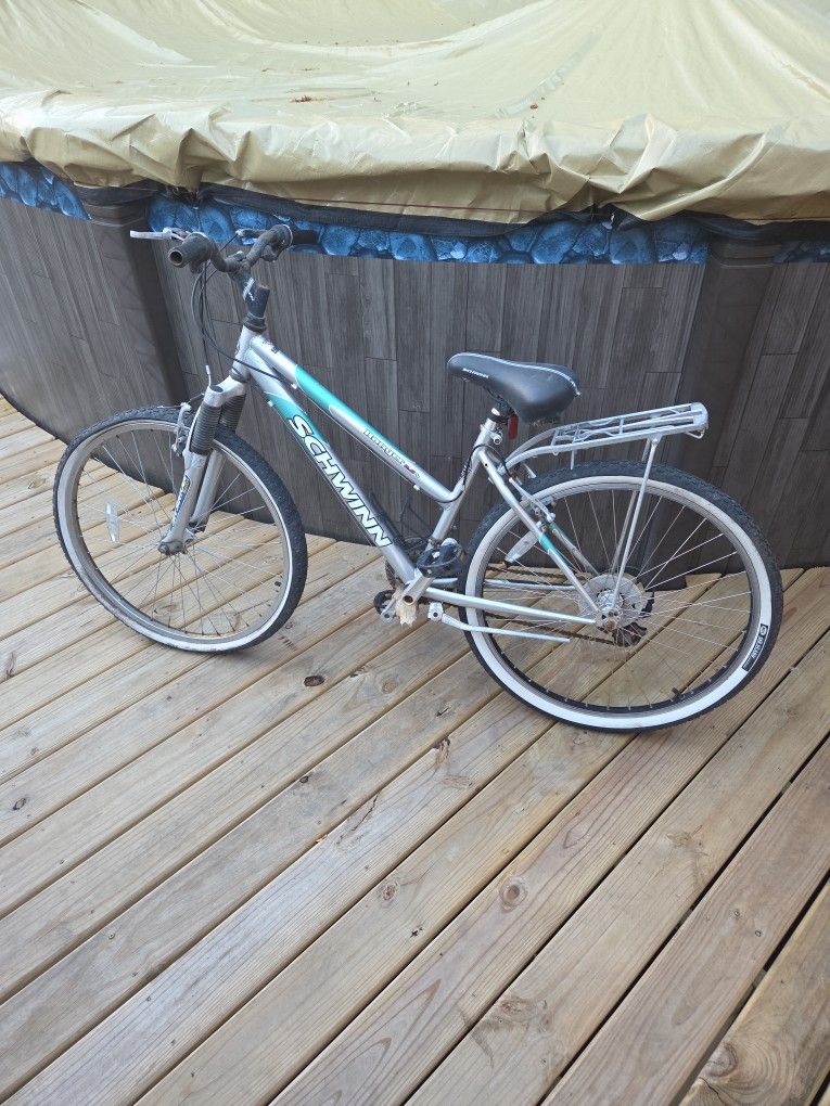 Womens Schwinn Mountarn Bike 26"