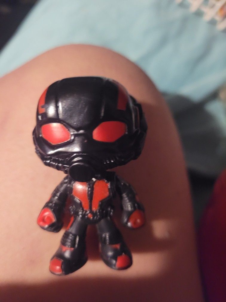Black Ant Man Funko Mistery Mini Figure