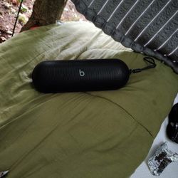 Apple Beats Pill Portable Bluetooth Speaker 