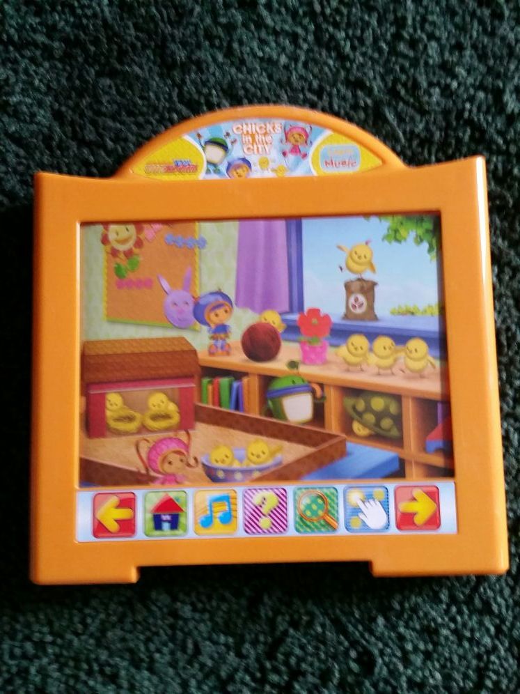 Team umizoomi chicks in the city cart.