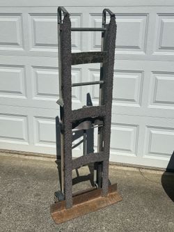 Aluminum appliance dolly/hand truck in good condition. Comes with strap works perfectly.   $60, cash or Venmo, meet in person at my house for pick up,