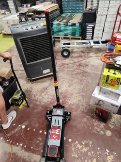 Husky
3-Ton Low Profile Floor Jack with Quick Lift