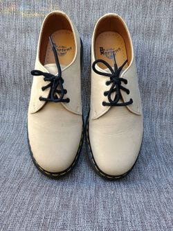 Light tan Dr.Martens 10W/9M