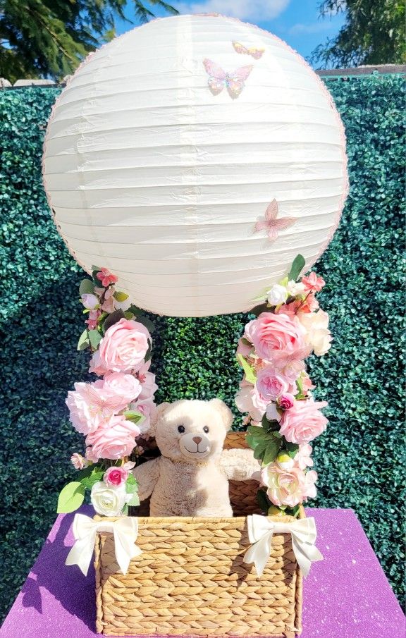 BABY SHOWER DECOR/ GIFT BASKET 