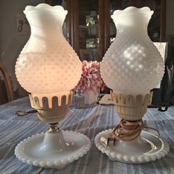  NICE SET OF VINTAGE SMALL MILK GLASS TABLE LAMPS WORK GREAT 