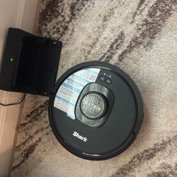 Shark Vacuum (Robot)